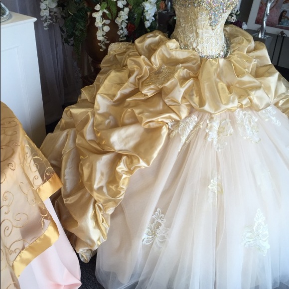 Quinceñera dress - Picture 2 of 6